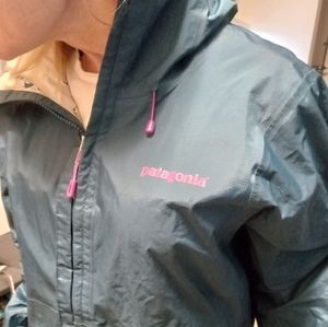 Women's Patagonia wind breaker